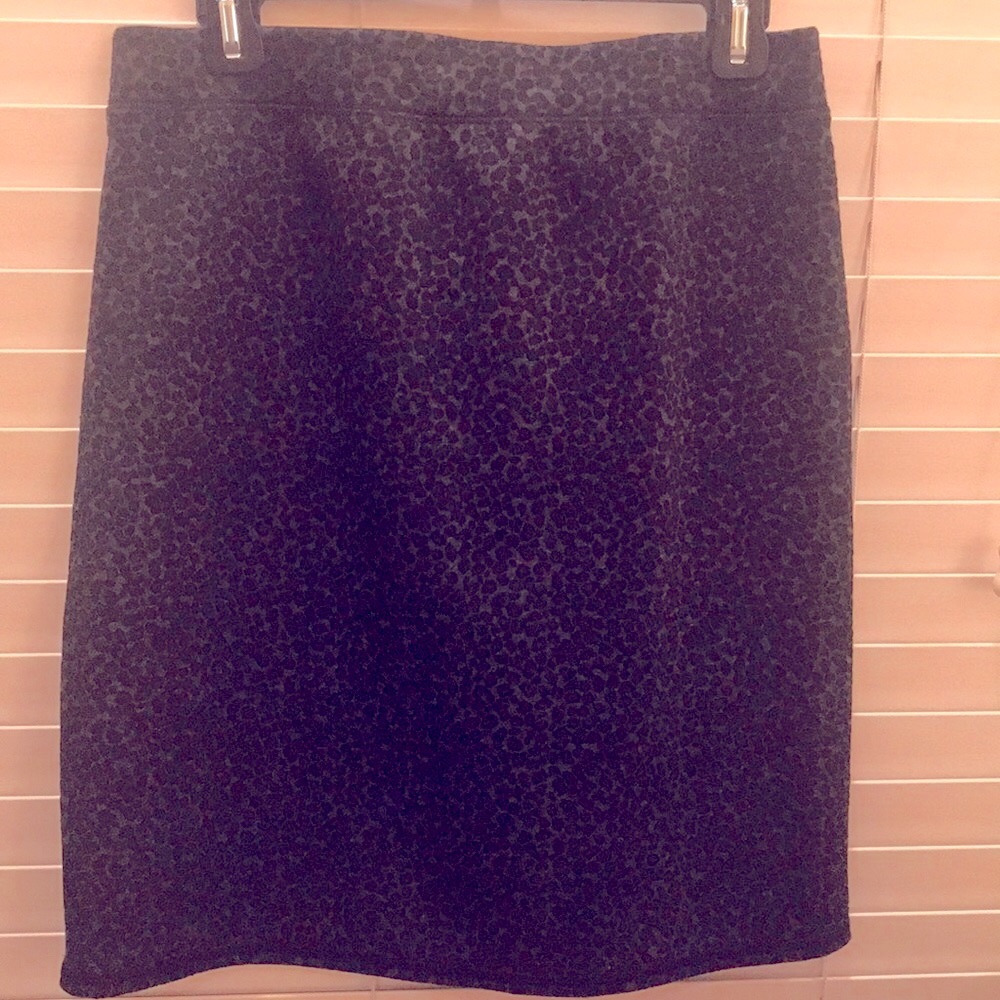 Black and gray print skirt